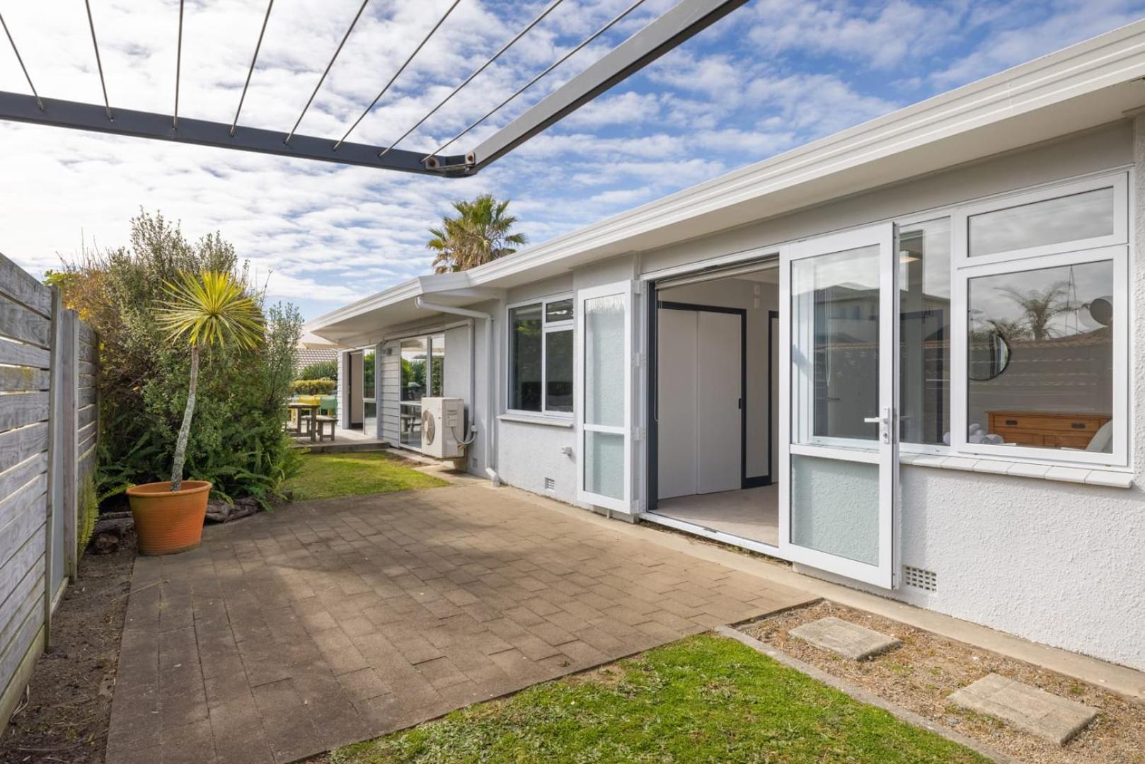 Seaside Beach Retreat - Outdoor Living Villa Mount Maunganui Kültér fotó